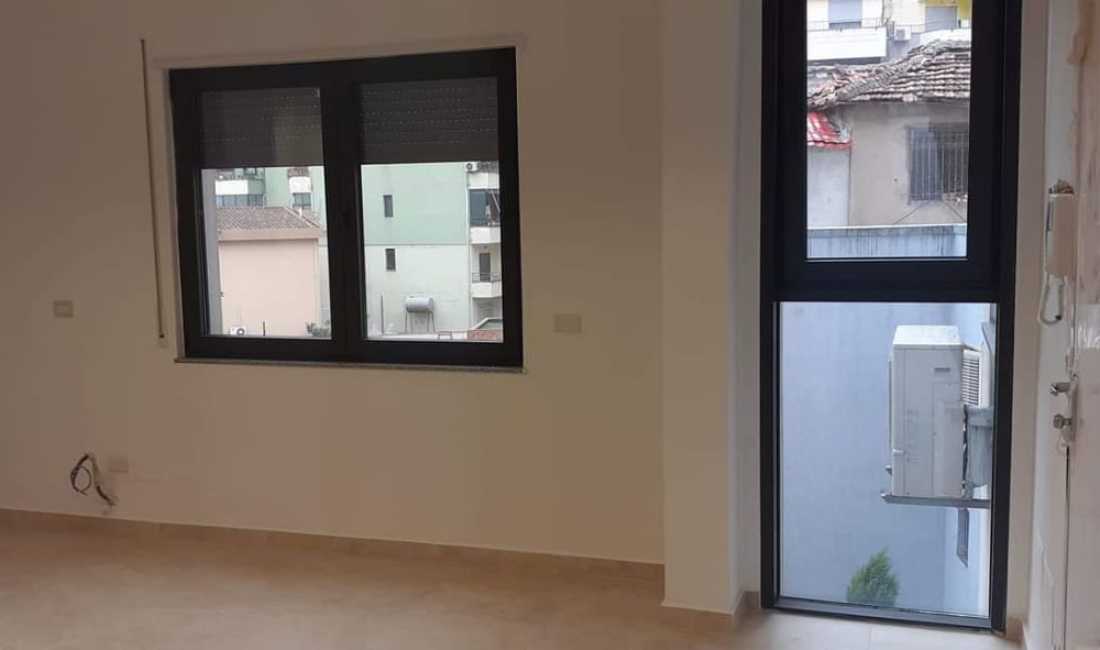 Jap me qera ambjent te ri ne Durres