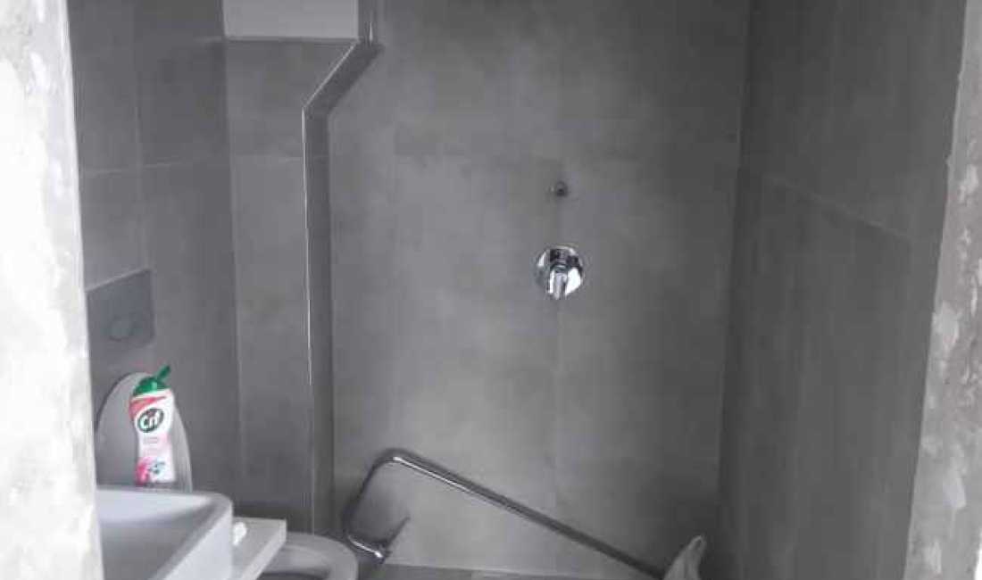 DYQAN ME QIRA TEK STACIONI TRENIT