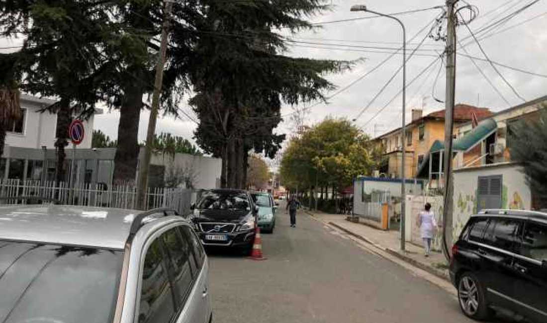 Shitet ambjent biznesi Kati 1, 100 m2 70.000 Euro Laprake (Future Home Property) Pro15204