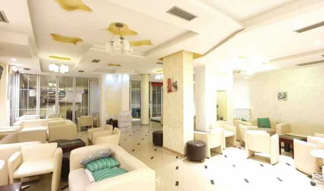 SUPER OKAZION - Lokal/Restorant Rr. Elbasanit 130m2 Perballe Uni. LUARASI (30 M NGA RRUGA KRYESORE)