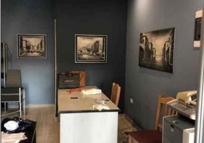 Shiten 3 ambjente per zyre ne Komune te Parisit , prane qendres Kristal .