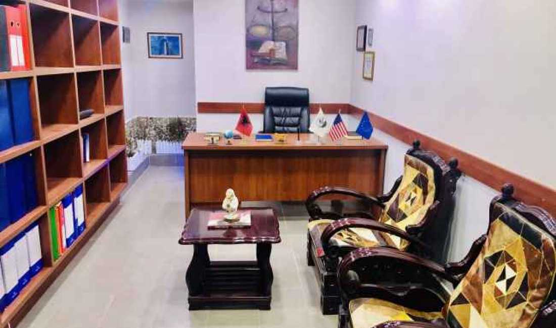 Zyre ne shitje ne rr. e Kavajes