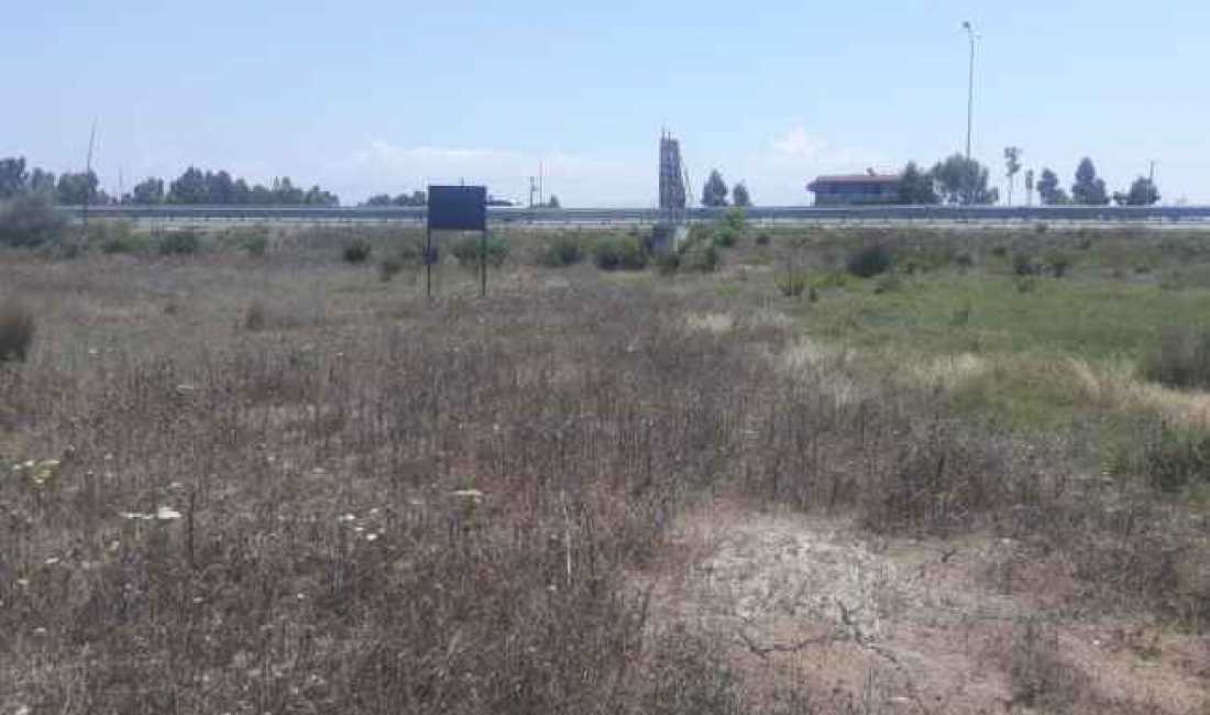 Shitet toke truall ne Rrugen " Kongresi i Lushnjes"