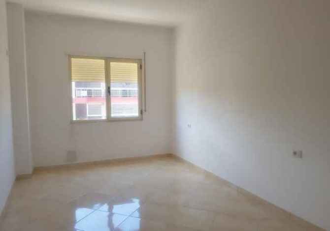 Ambiente Commerciale in Affitto a Tirana - 350 Euro