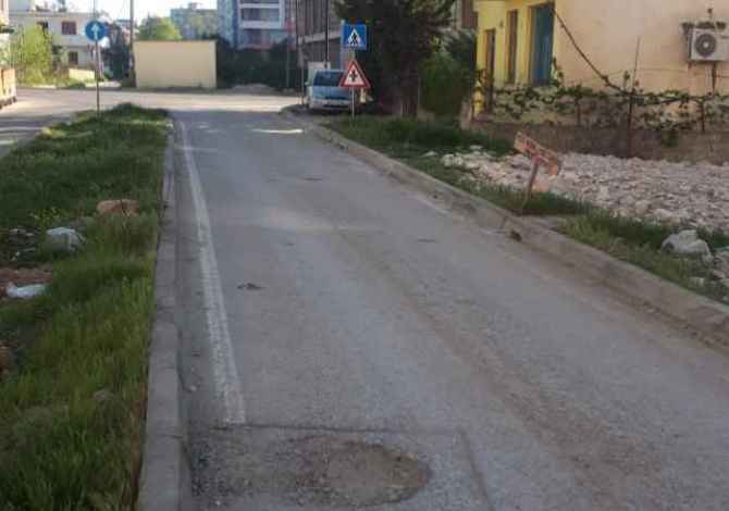 Truall ose Toke ne Tirane - 35,000 Leke