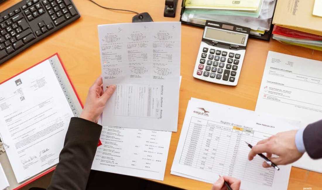 Studio Kontabiliteti ofron sherbime per Bilance, Analiza Financiare, Konsulence ligjore dhe financiare etj.