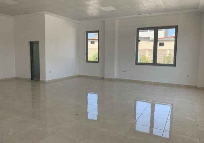 Ambiente Commerciale in Affitto a Tirana - 2,700 Euro
