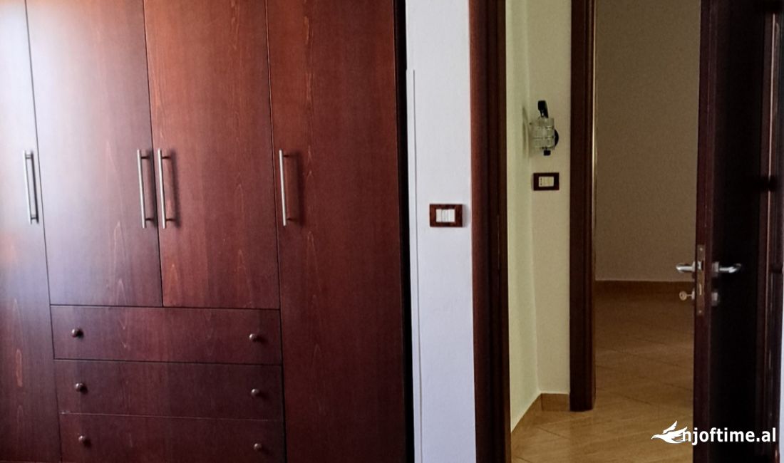 Shtepi ne shitje Apartament ne Berat, 1+1, Mobilimi Pjeserisht e mobiluar, Pagesa 3,500,000  Leke.