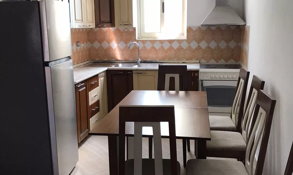 Shtepi me qera Apartament ne Tirane, 2+1, Mobilimi E mobiluar, Pagesa 45,000  Leke.