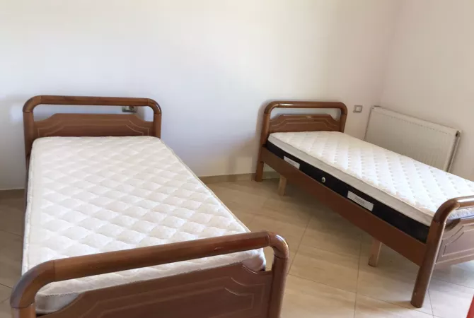 Shtepi me qera Apartament ne Tirane, 2+1, Mobilimi E mobiluar, Pagesa 45,000  Leke.
