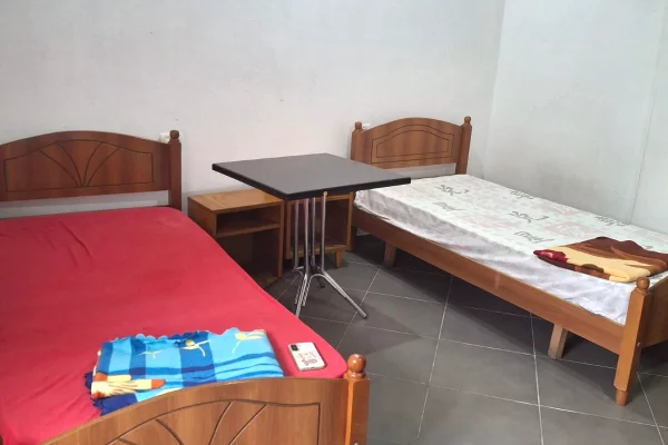 GARSIONERE 20000 LEKE.VILAT GJERMANE