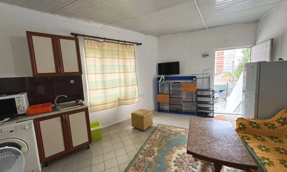 Shtepi me qera Apartament ne Tirane, Garsoniere, Mobilimi E mobiluar, Pagesa 22,000  Leke.