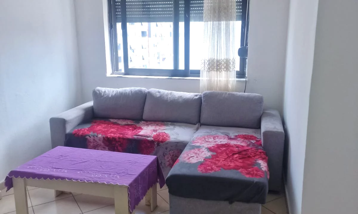 Shtepi me qera Apartament ne Tirane, 1+1, Mobilimi E mobiluar, Pagesa 40,000  Leke.
