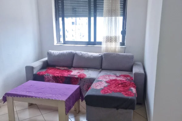 Shtepi me qera 1+1 ne Tirane - 40,000 Leke
