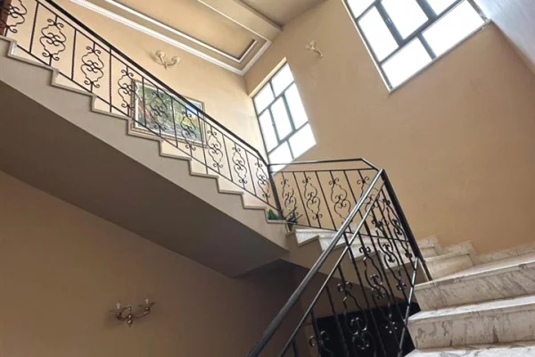 Ambient biznesi me qera 3+1 ne Tirane - 6,000 Euro