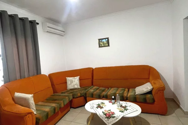 Shtepi me qera 2+1 ne Tirane - 40,000 Leke