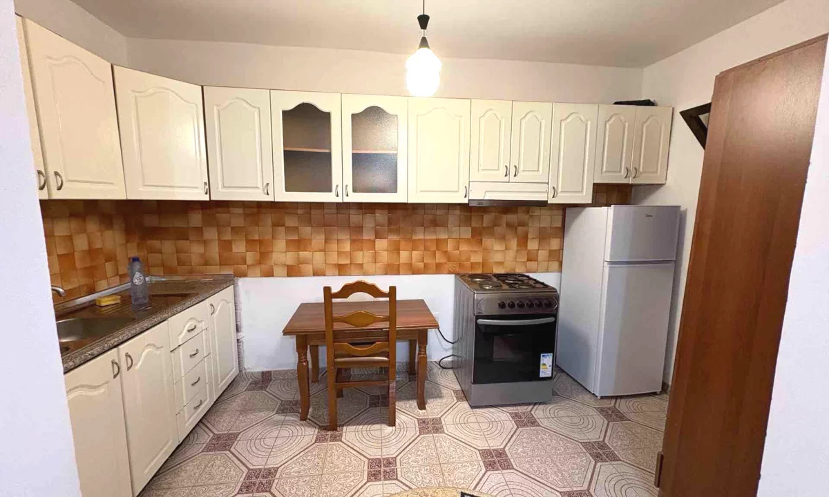 Shtepi me qera Apartament ne Tirane, Garsoniere, Mobilimi E mobiluar, Pagesa 22,000  Leke.