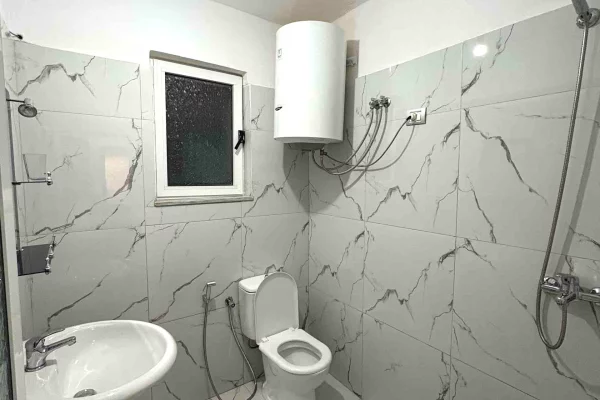 Shtepi me qera Apartament ne Tirane, Garsoniere, Mobilimi E mobiluar, Pagesa 22,000  Leke.
