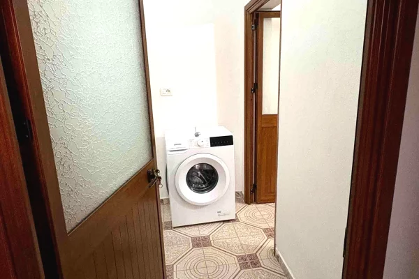 Shtepi me qera Apartament ne Tirane, Garsoniere, Mobilimi E mobiluar, Pagesa 22,000  Leke.