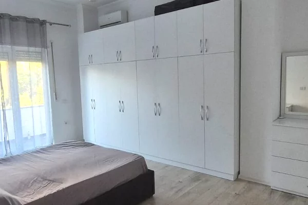 Shtepi me qera Apartament ne Tirane, 2+1, Mobilimi E mobiluar, Pagesa 100,000  Leke.