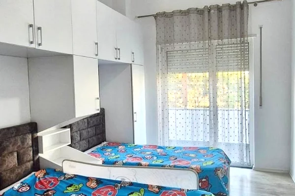 Shtepi me qera Apartament ne Tirane, 2+1, Mobilimi E mobiluar, Pagesa 100,000  Leke.