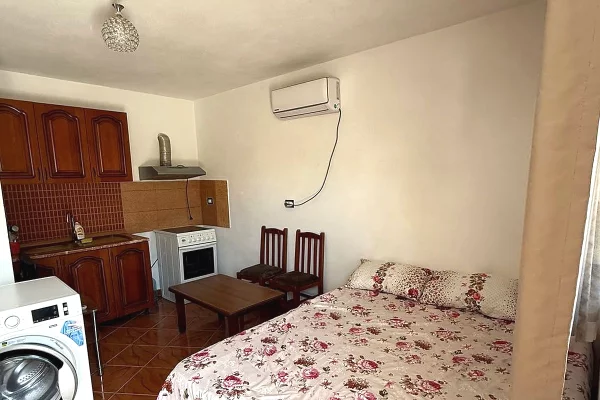 Shtepi me qera Apartament ne Tirane, Garsoniere, Mobilimi E mobiluar, Pagesa 25,000  Leke.