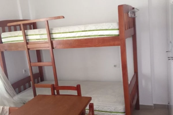 Shtepi me qera Apartament ne Tirane, Garsoniere, Mobilimi E mobiluar, Pagesa 30,000  Leke.