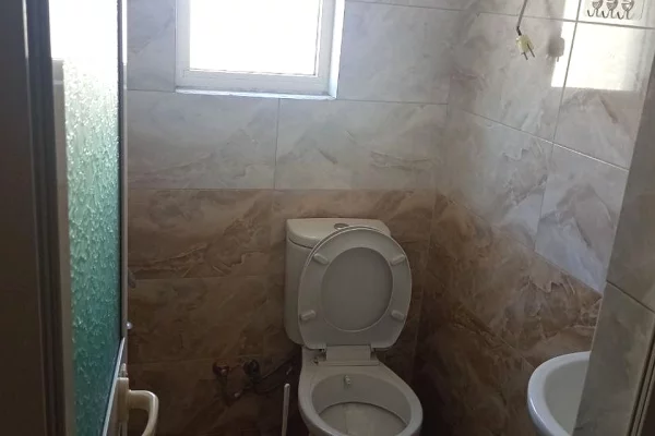 Shtepi me qera Apartament ne Tirane, Garsoniere, Mobilimi E mobiluar, Pagesa 30,000  Leke.