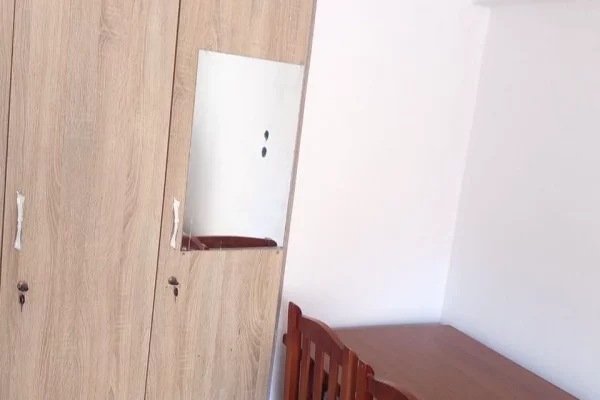 Shtepi me qera Apartament ne Tirane, Garsoniere, Mobilimi E mobiluar, Pagesa 45,000  Leke.