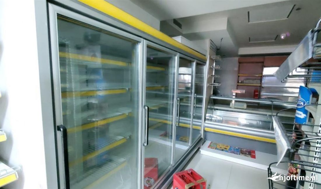 Shiten paisjet e nje supermaketi