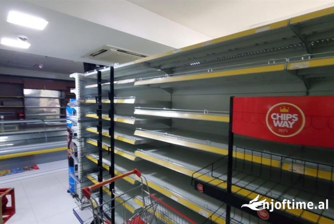 Shiten paisjet e nje supermaketi