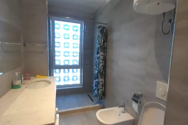 Shtepi me qera Apartament ne Tirane, 2+1, Mobilimi E mobiluar, Pagesa 550  Euro.