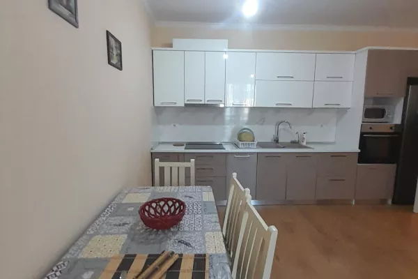Shtepi me qera Apartament ne Tirane, 2+1, Mobilimi E mobiluar, Pagesa 550  Euro.