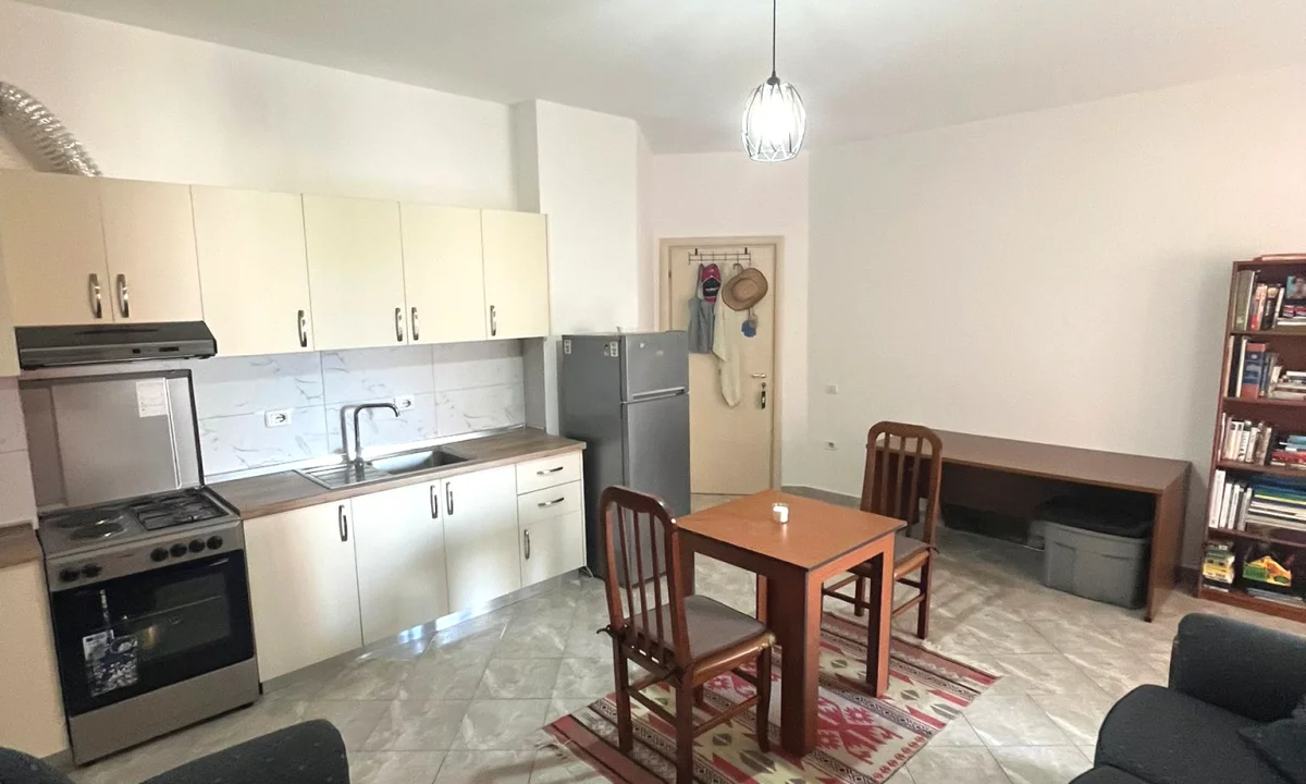 Shtepi me qera Apartament ne Tirane, 1+1, Mobilimi E mobiluar, Pagesa 480  Euro.