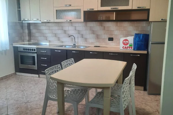 Shtepi me qera Shtepi Private ne Tirane, 2+1, Mobilimi E mobiluar, Pagesa 500  Euro.