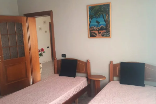 Shtepi me qera Shtepi Private ne Tirane, 2+1, Mobilimi E mobiluar, Pagesa 500  Euro.