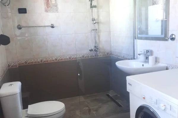 Shtepi me qera Shtepi Private ne Tirane, 2+1, Mobilimi E mobiluar, Pagesa 500  Euro.