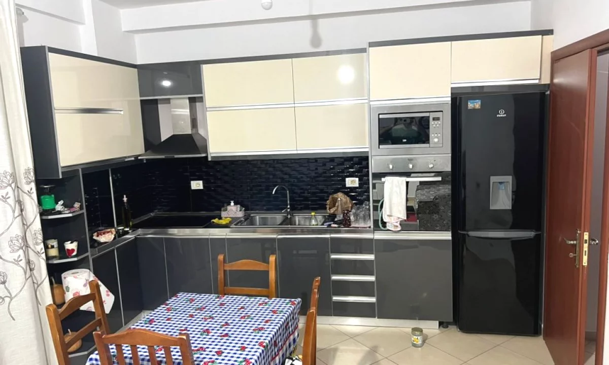 Shtepi me qera Apartament ne Tirane, 1+1, Mobilimi E mobiluar, Pagesa 400  Euro.