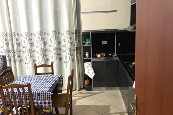 Shtepi me qera Apartament ne Tirane, 1+1, Mobilimi E mobiluar, Pagesa 400  Euro.