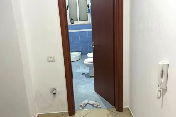 Shtepi me qera Apartament ne Tirane, 1+1, Mobilimi E mobiluar, Pagesa 400  Euro.