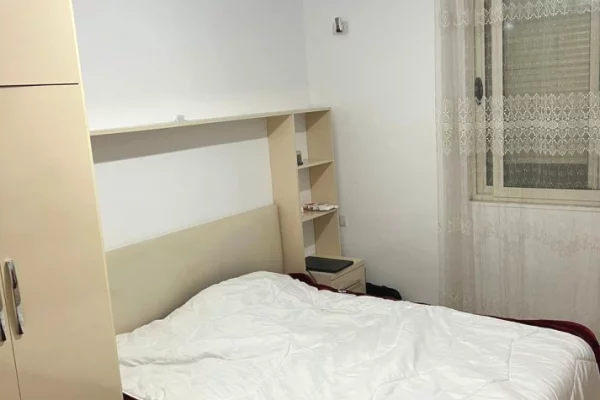 Shtepi me qera Apartament ne Tirane, 1+1, Mobilimi E mobiluar, Pagesa 400  Euro.