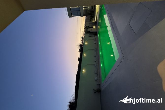 Ambiente Commerciale in Affitto 4+1 a Tirana - 2,000 Euro