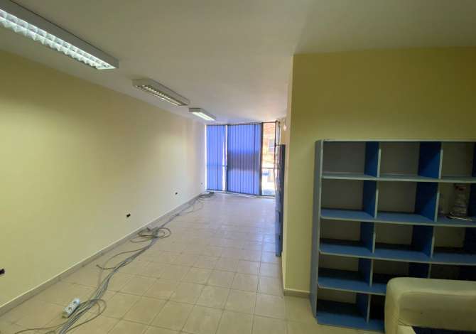 Ambient biznesi me qera 3+1 ne Tirane - 30,000 Leke