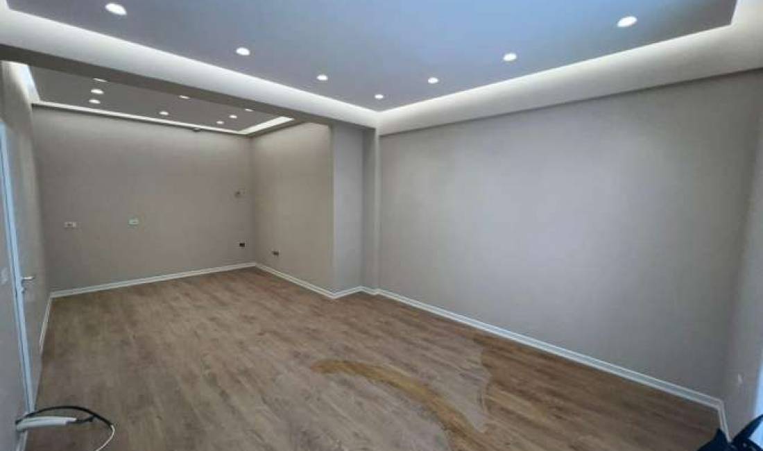 Jepet Ambient Biznesi 3+1  me Qira tek Komuna e Parisit