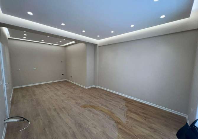 Ambient biznesi me qera 3+1 ne Tirane - 800 Euro