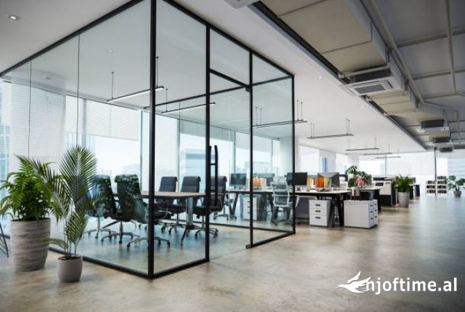 Jepet me qera ambjent 500 m2 te 21 Dhjetori!
