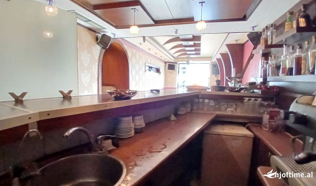 Ambient Biznesi ne shitje, tek rruga e Kavajes. 