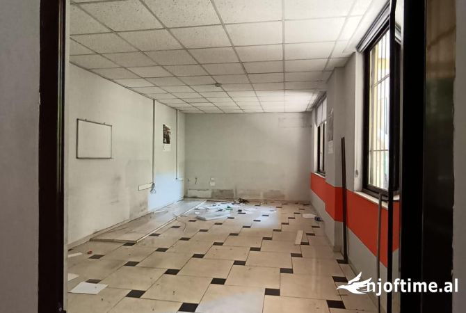 Ambient biznesi me qira tek rruga e  Elbasanit. 