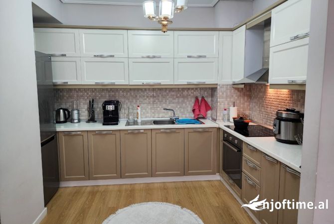 Shtepi ne shitje Apartament ne Tirane, 2+1, Mobilimi E mobiluar, Pagesa 135,000  Euro.