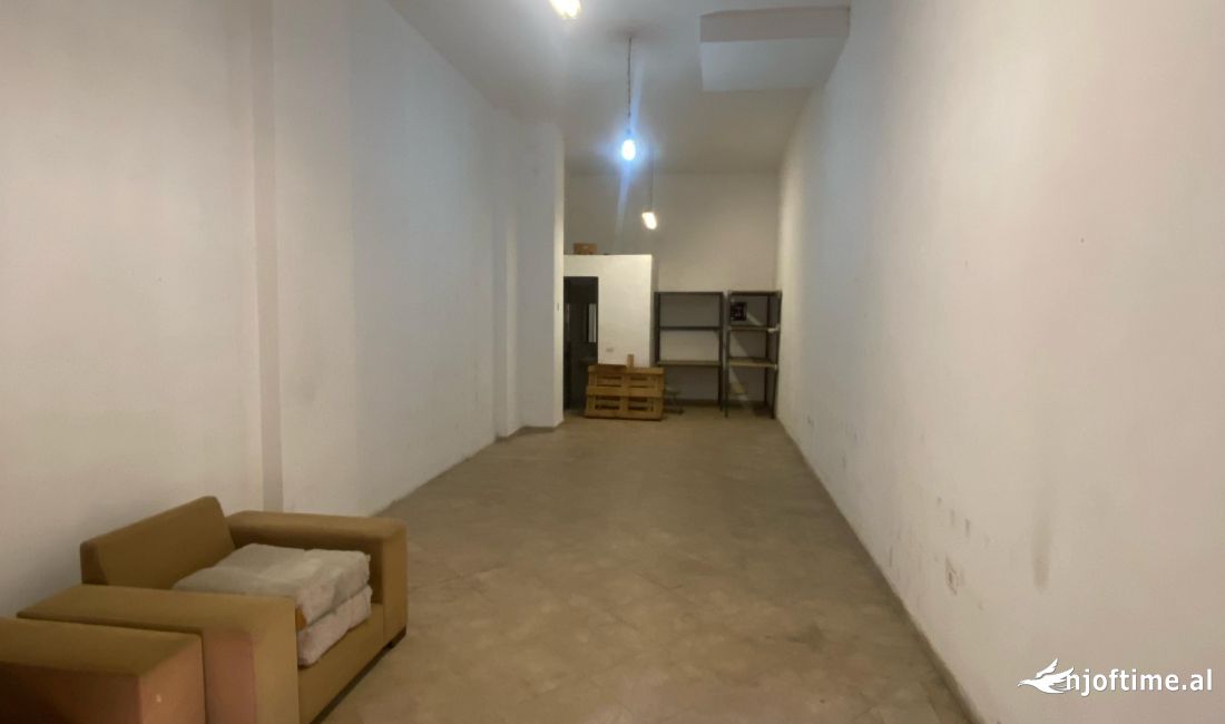 Ambient biznesi me qira tek 21 Dhjetori, mbrapa Bar Oslo